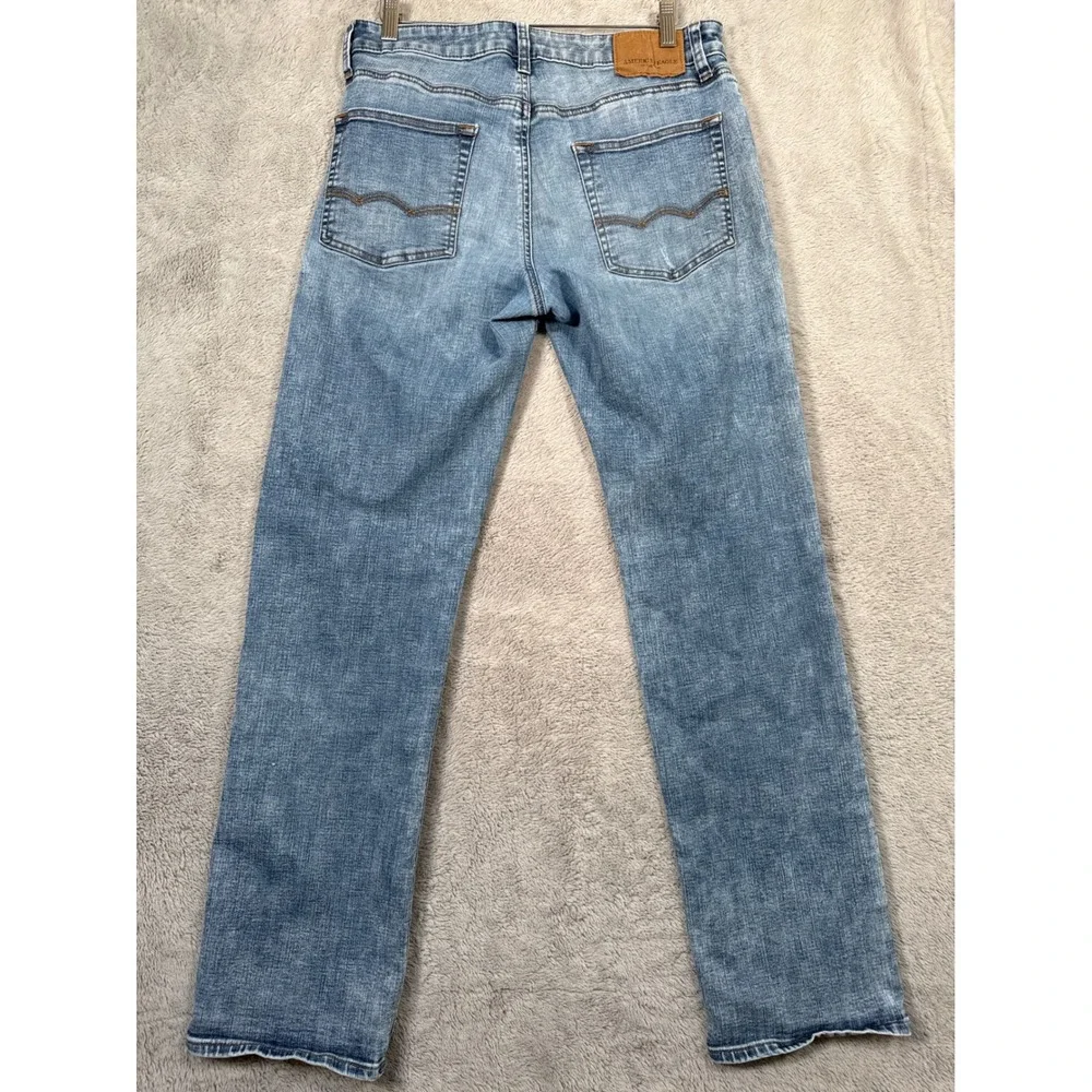 American Eagle Mens 32x33 Slim Straight Distressed Denim Jeans Light Wash